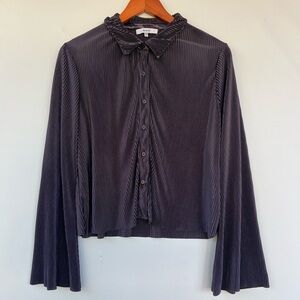 Ro & De Pleated button-up shirt bell sleeves. Size M